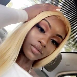 Meet your Posher, Amora